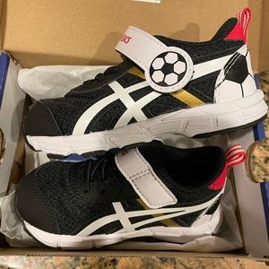 ASICS Contend 6 Toddler Sneaker- size 7, soccer